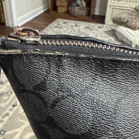 Coach Black Gallery Tote in Signature Graphite Canvas - Picture 3 of 11